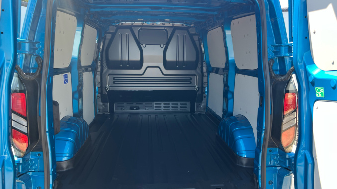 Ford Transit Custom 280 L1 Diesel Fwd 2.0 EcoBlue 136ps H1 Van Limited - Image 4